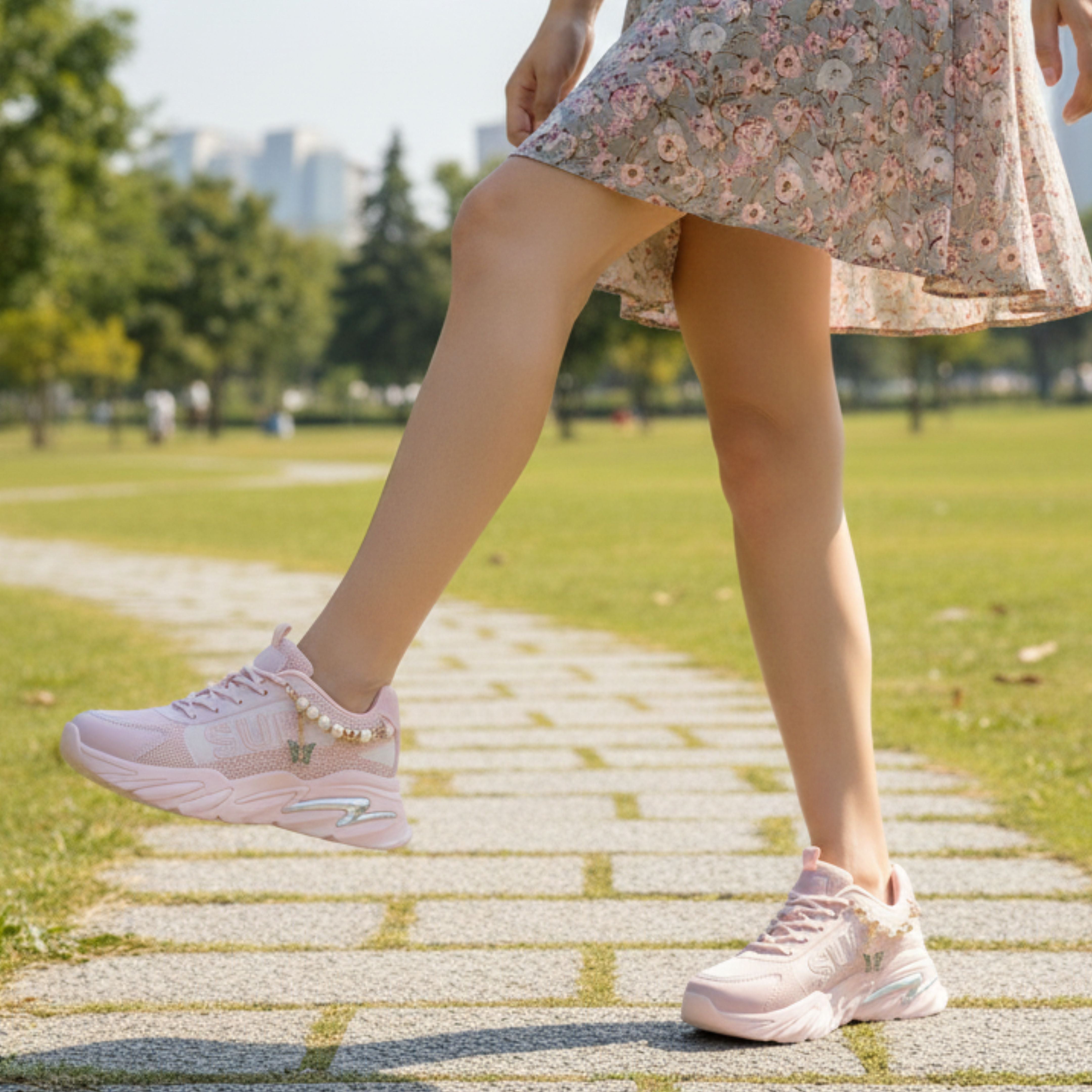 HIGH HEEL FEMALE JOGGERS